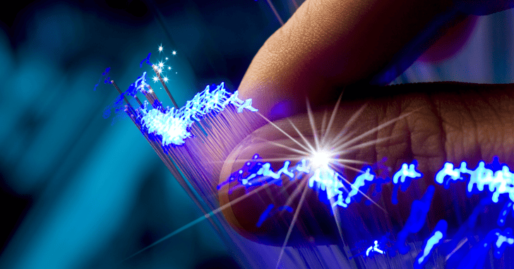 インターネットに繋がらないのは光回線の断線が原因？断線の有無を見分ける方法や対処法を解説