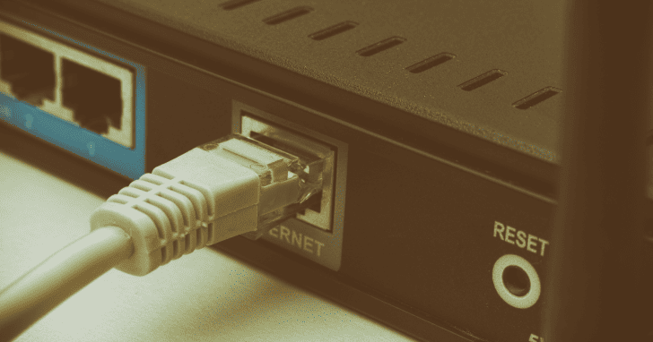 ルーターのLANポートにLANケーブルが接続されている様子