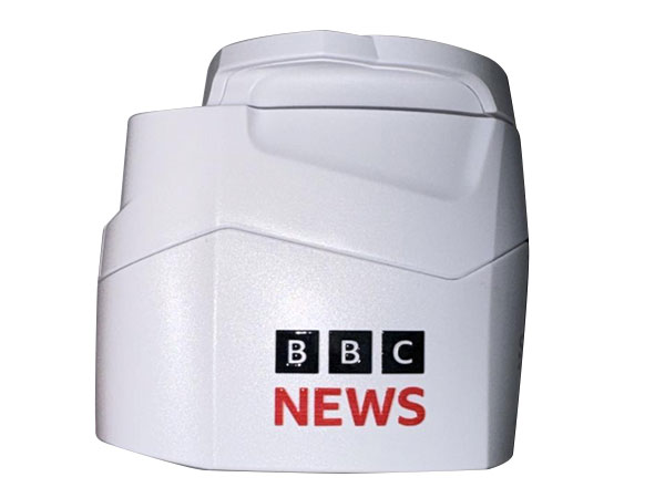 BBCニュースロゴ入りトラベルアダプター
